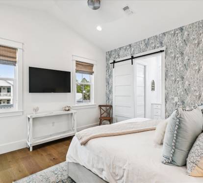 2nd Floor - Guest Suite - King Size Bed