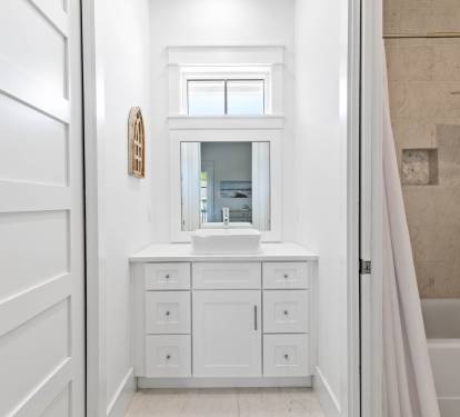 2nd Floor - Guest En Suite