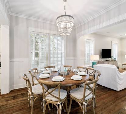 Dining Area with Seating for 8!
