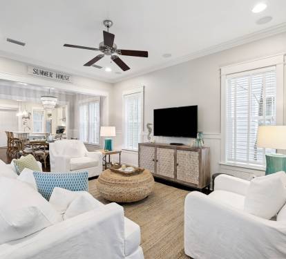 Spacious Living Area - Offering Ample Seating