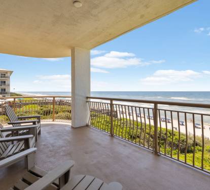 Large Corner Balcony with Ample Gulf Views!