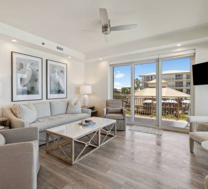 Spacious Living Area with Ample Seating