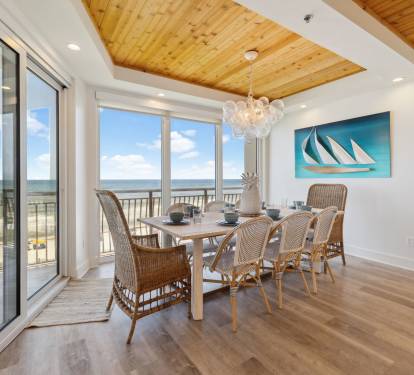 Gulf Front Dining Area with Seating for 8!