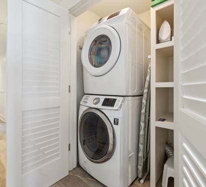 Stack Washer & Dryer In-Unit