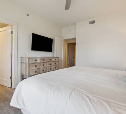 King Guest Suite - Equipped with a Flat-Screen TV