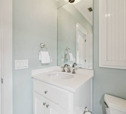 Queen Guest En-Suite - Single Vanity