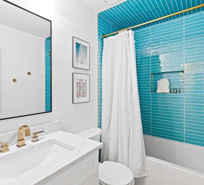 Bunk Room En-Suite - Single Vanity + Shower/Tub Combo