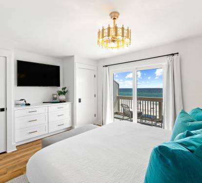 Primary King Suite - Gulf-Front Balcony + Flat-Screen TV