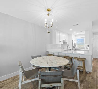 Dining Area with Seating for 4