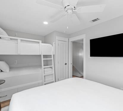 Queen Guest Suite - Offering a Twin Bunk & Flat-Screen TV