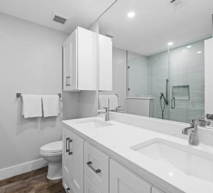 Primary King En-Suite - Dual Vanities