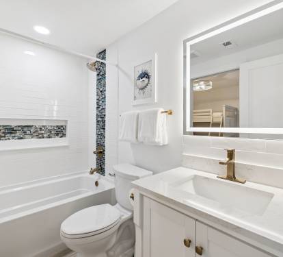 Bunk Room En-Suite - Single Vanity + Shower/Tub Combo