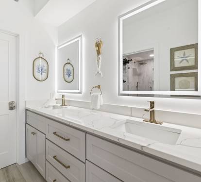 Primary King En-Suite - Dual Vanities