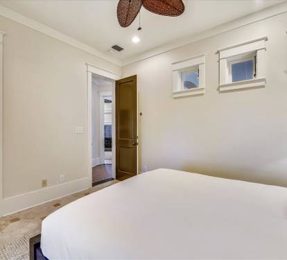 Queen Guest Suite - Equipped with a Window Sitting Area