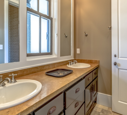 Primary King En-Suite - Dual Vanities