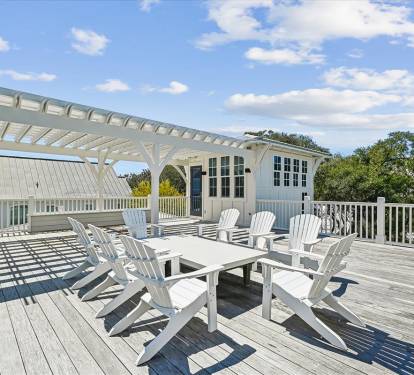 Oversized 3rd Floor Deck with Ample Seating!