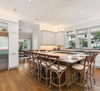 Stunning Chefs Kitchen! Oversized Island - Seating for Eight