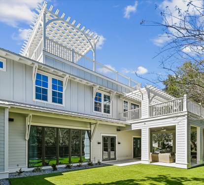 Expansive Backyard with Ample Space for All the Outdoor Activities!