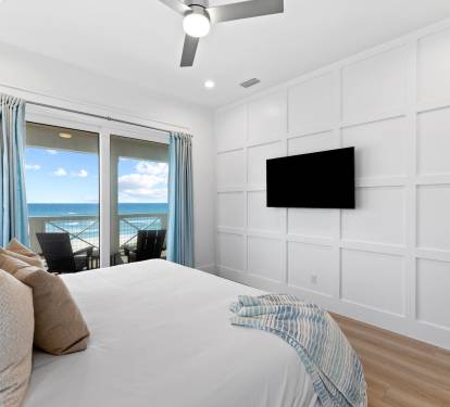 2nd Floor - Gulf Front Guest Suite - King Size Bed