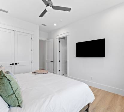 2nd Floor - Guest Suite - King Size Bed