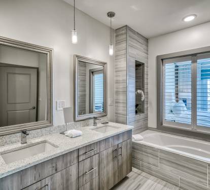 Primary King En-Suite - Dual Vanities & Soaking Tub