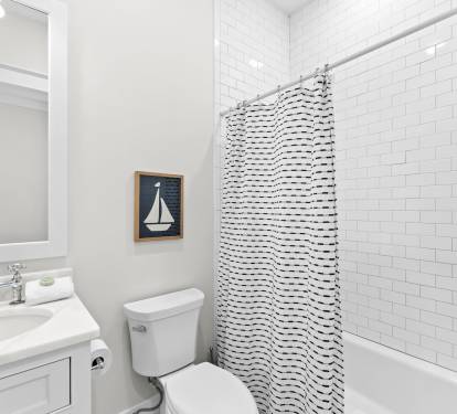 Bunk Room En-Suite - Single Vanity + Shower/Tub Combo
