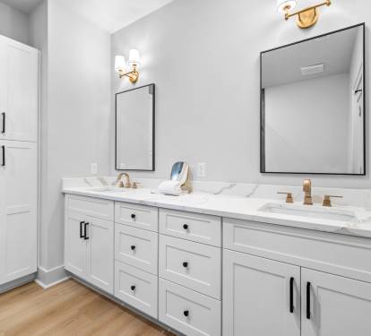 Primary King En-Suite - Dual Vanities