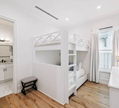 1st Floor Bunk Room - Queen Over Queen Bunk