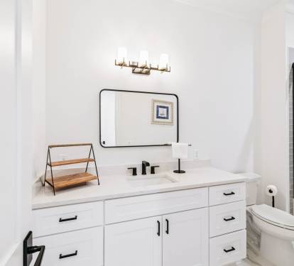 Bunk Room En-Suite - Single Vanity