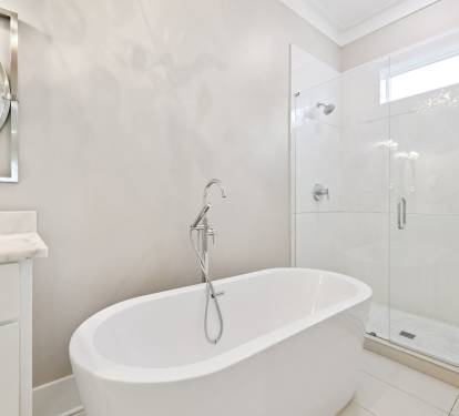 Primary King En-Suite - Soaking Tub & Walk-In Shower