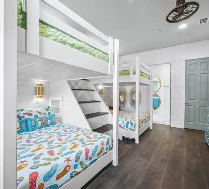 1st Floor Bunk Room - 2 King over King Bunks Sleeping 8!