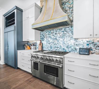 Chef's Kitchen - Fully Stocked with Stunning Appliances!