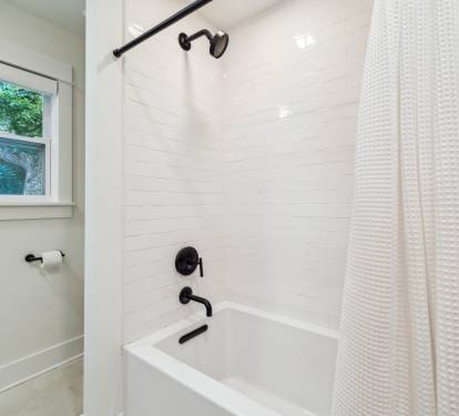 Primary King En-Suite - Shower/Tub Combo