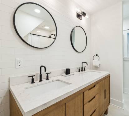2nd Floor Primary King En-Suite - Dual Vanities