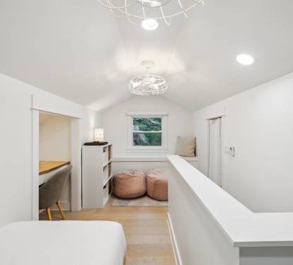 Twin Loft - Dedicated Workspace & Cozy Reading Nook