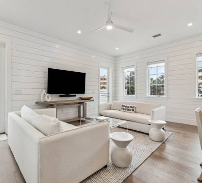 Cozy & Well Lit Living Area