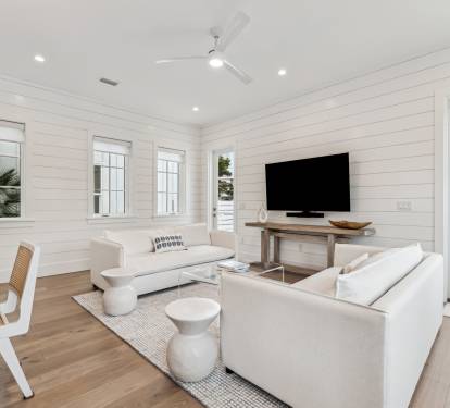 Inviting Living Area - Perfect for a Movie or Game Night!