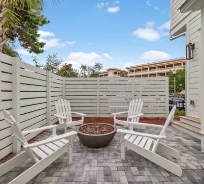 Seating for 4 & Ample Space to Visit with Friends & Family!