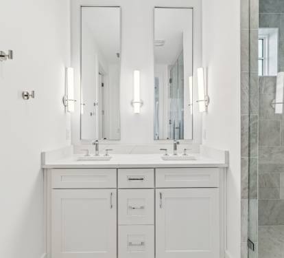 Queen Guest En-Suite - Dual Vanities