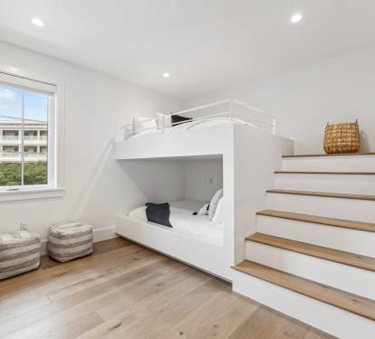 Bunk Room - Perfect for Kids & Equipped with a Flat-Screen TV
