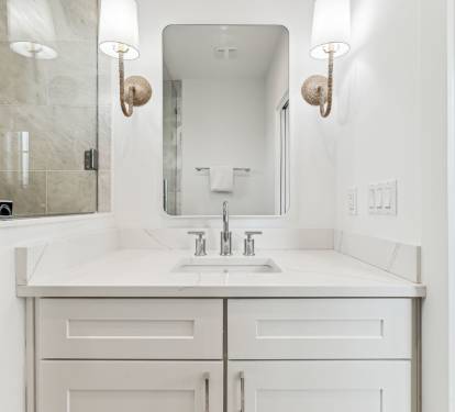 Queen Guest En-Suite - Single Vanity