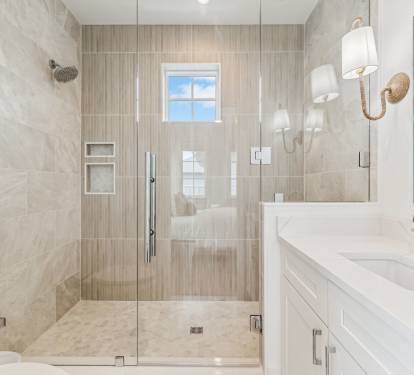 Queen Guest En-Suite - Walk-In Shower