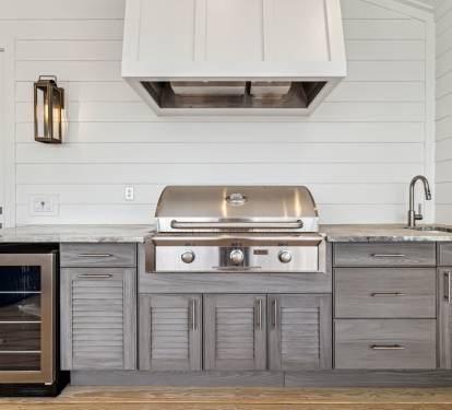 Outdoor Kitchen - Gas Grill & Mini Fridge