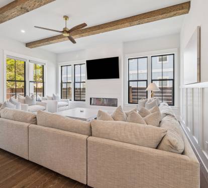 Spacious Living Area with Ample Seating!