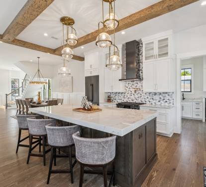 Chef's Kitchen with Bar Seating for 4!