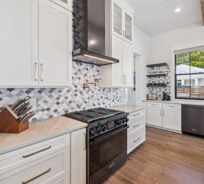 Fully Equipped with Stainless Steel Appliances