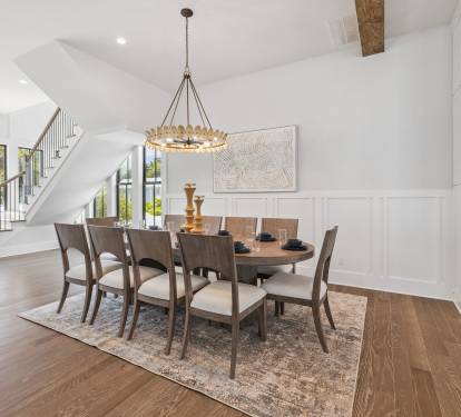 Dining Area with Seating for 10 - Perfect for Gathering!