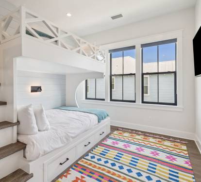 Bunk Room - Equipped with a Flat-Screen TV