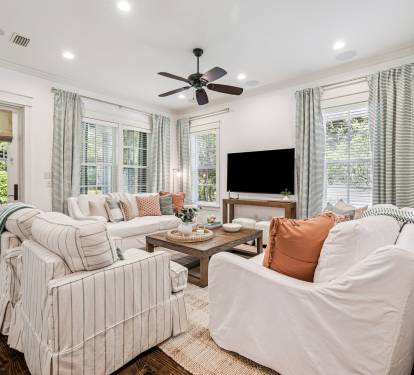 Spacious Living Area with Ample Seating!