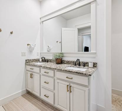 Primary King En-Suite - Dual Vanities